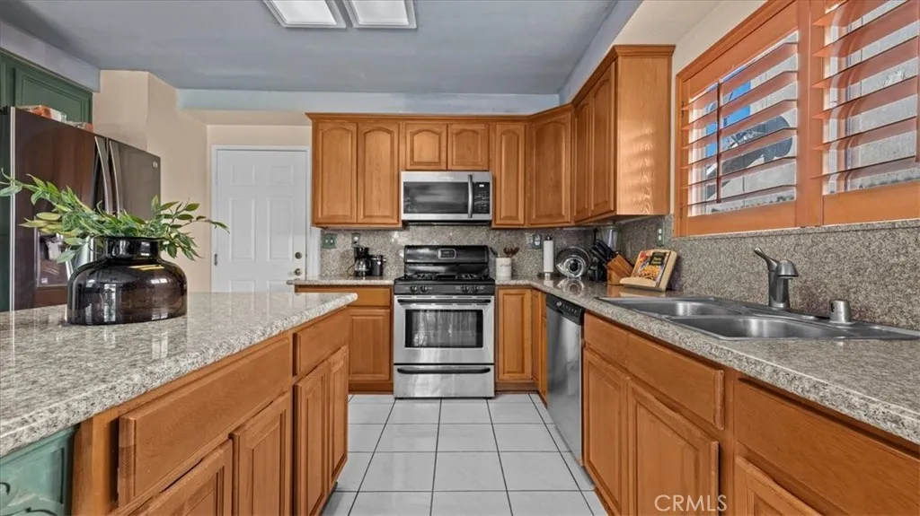 14998 Mustang, Fontana, California 92336 home-pic-11